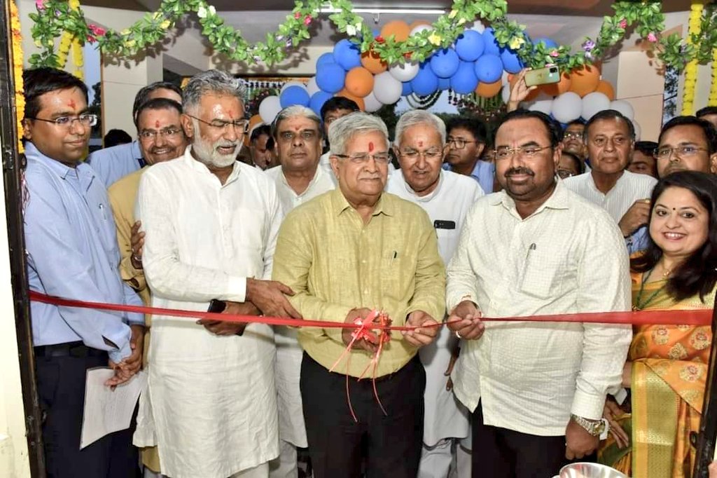 KanuDesai180's tweet photo. UGVCL દ્વારા કુલ રૂ. ૬૫૦.૪૫ લાખના ખર્ચે પાલનપુર ખાતે નિર્મિત વર્તુળ કચેરી અને વિભાગીય કચેરી તથા ડીસા ખાતે વિભાગીય કચેરી અને સ્ટોરેજ બિલ્ડીંગનું લોકાર્પણ કર્યું. https://t.co/kRRsMwqSey