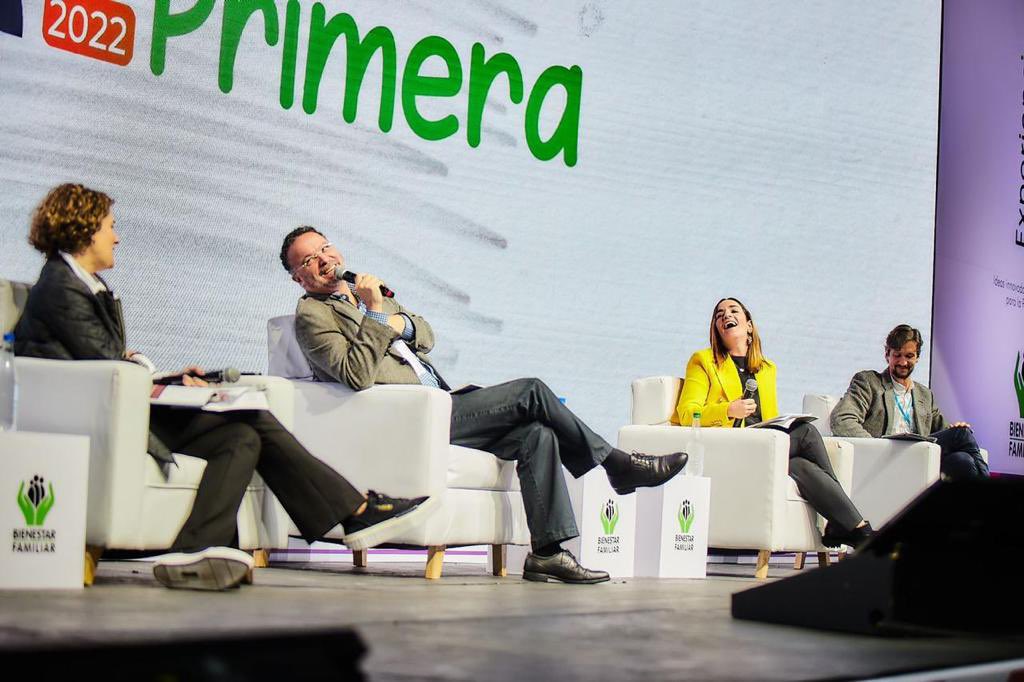 e_escallon's tweet photo. Estuvimos conversando con @linaarbelaez, @arturoharker y @Andreaevila sobre el potenciamiento del desarrollo integral de la primera infancia y su impacto en el desarrollo económico y social de Colombia. #ExperienciasDePrimera https://t.co/buGeEcqiuD