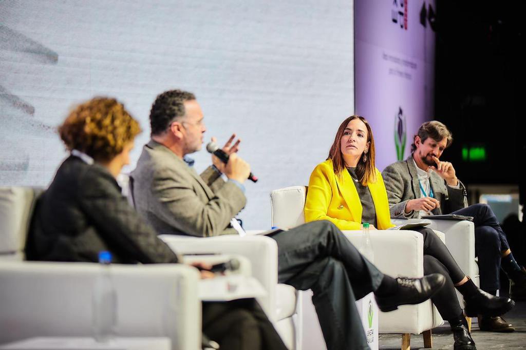 e_escallon's tweet photo. Estuvimos conversando con @linaarbelaez, @arturoharker y @Andreaevila sobre el potenciamiento del desarrollo integral de la primera infancia y su impacto en el desarrollo económico y social de Colombia. #ExperienciasDePrimera https://t.co/buGeEcqiuD