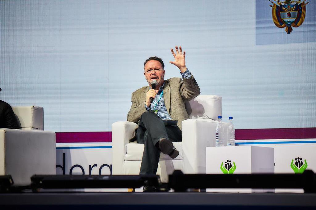e_escallon's tweet photo. Estuvimos conversando con @linaarbelaez, @arturoharker y @Andreaevila sobre el potenciamiento del desarrollo integral de la primera infancia y su impacto en el desarrollo económico y social de Colombia. #ExperienciasDePrimera https://t.co/buGeEcqiuD