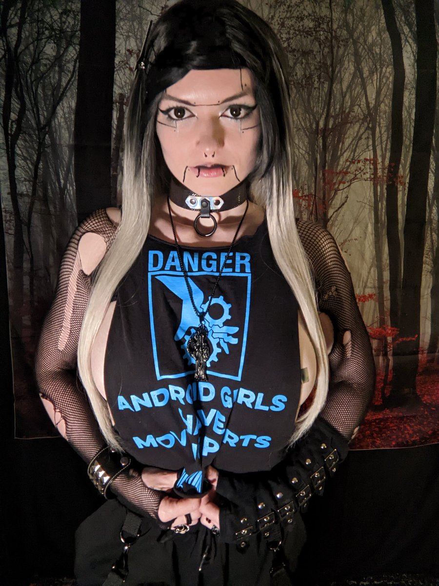 ⚠️Danger⚠️
Android girls have moving parts
#sideboob #robotgirl