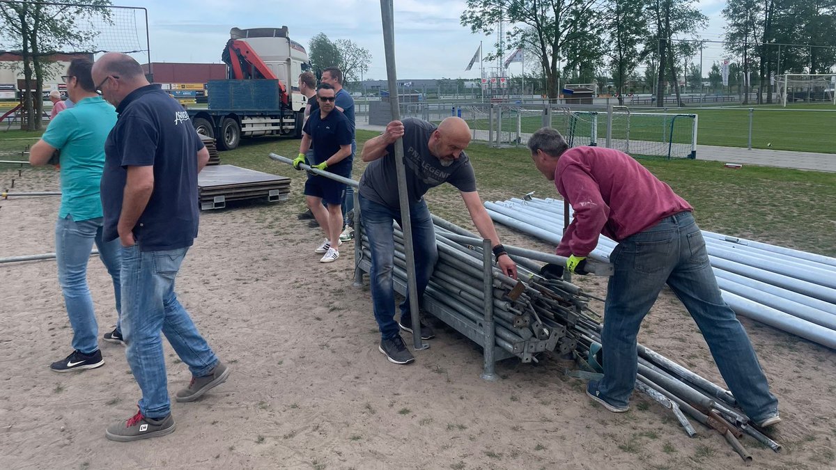 asvarkel's tweet photo. #feesttent #vrijwilligers #schoonzigt #65jaar #asvarkel (deel 2) https://t.co/zmlPmDhAOv