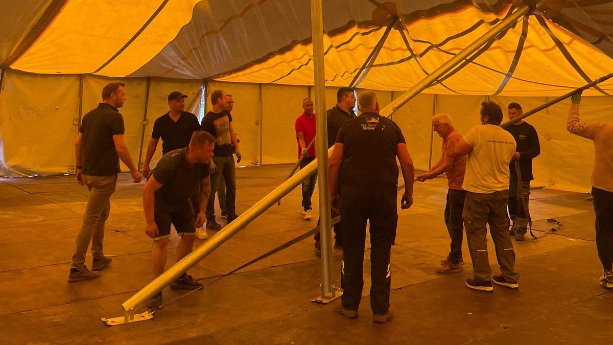 asvarkel's tweet photo. #feesttent #vrijwilligers #schoonzigt #65jaar #asvarkel (deel 2) https://t.co/zmlPmDhAOv