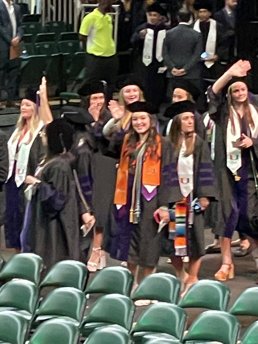 josetv's tweet photo. Congrats and all my love to @amandalcbooks! We are all so proud of you! Love you! 🧡💚🧡💚 #canegrad https://t.co/2WFVHRBfjT