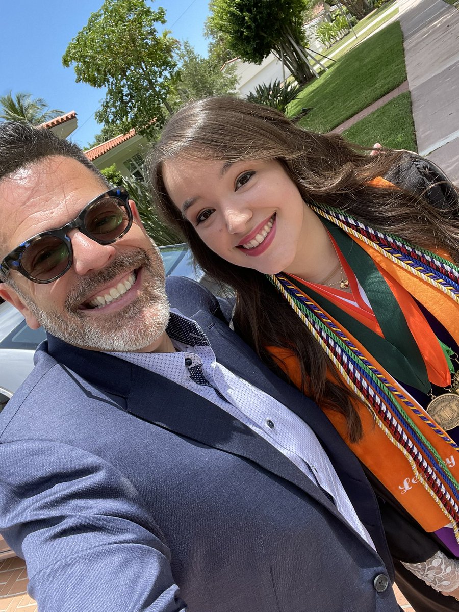 josetv's tweet photo. Congrats and all my love to @amandalcbooks! We are all so proud of you! Love you! 🧡💚🧡💚 #canegrad https://t.co/2WFVHRBfjT