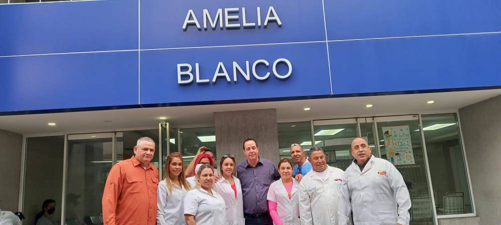 La grandeza del Ministro de Salud Pública de #Cuba, un profesional muy humano, sencillo y grande a la vez, con un trato muy cortés; exige y controla sin maltratos. Gracias Dr. <a href="/japortalmiranda/">José Angel Portal Miranda</a> por su visita a #Venezuela. 

#CubaPorLaVida #CubaYVenezuela 

<a href="/MINSAPCuba/">Ministerio de Salud Pública de Cuba</a> <a href="/PardoRegla/">Regla Angulo Pardo</a>