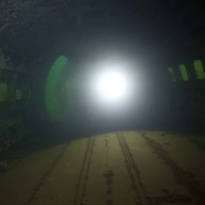 WraysburyDive's tweet photo. Great fun diving with Alastair Ansell testing some new kit including a Bigblue Dive Lights torch which was brighter than the sun, the Nautismart Pro housing for all those that want to use their smartphone as a camera and some toasty warm Sharkskin. https://t.co/7uZQ3AVJpg