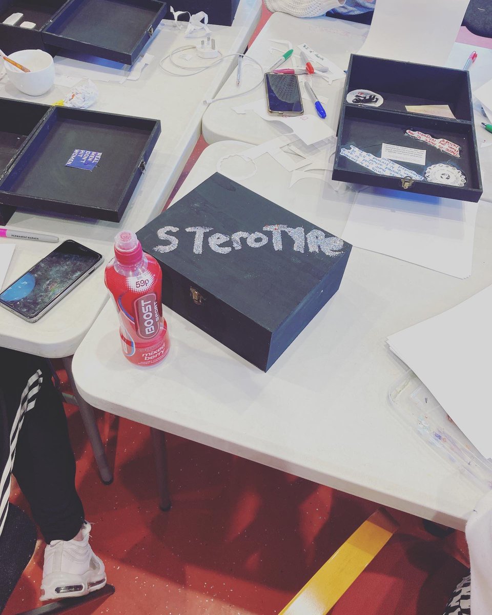 YouthWorkatCT's tweet photo. 🏘️Community of Homes- Wednesday 11th of May🏘️
Tonight we worked on our last piece for our exhibition. Each young person and a good relations theme and a box to decorate based on that theme.

 #churchestrust #derry #londonderry #art #diversity #goodrelations https://t.co/u425zoNlqH