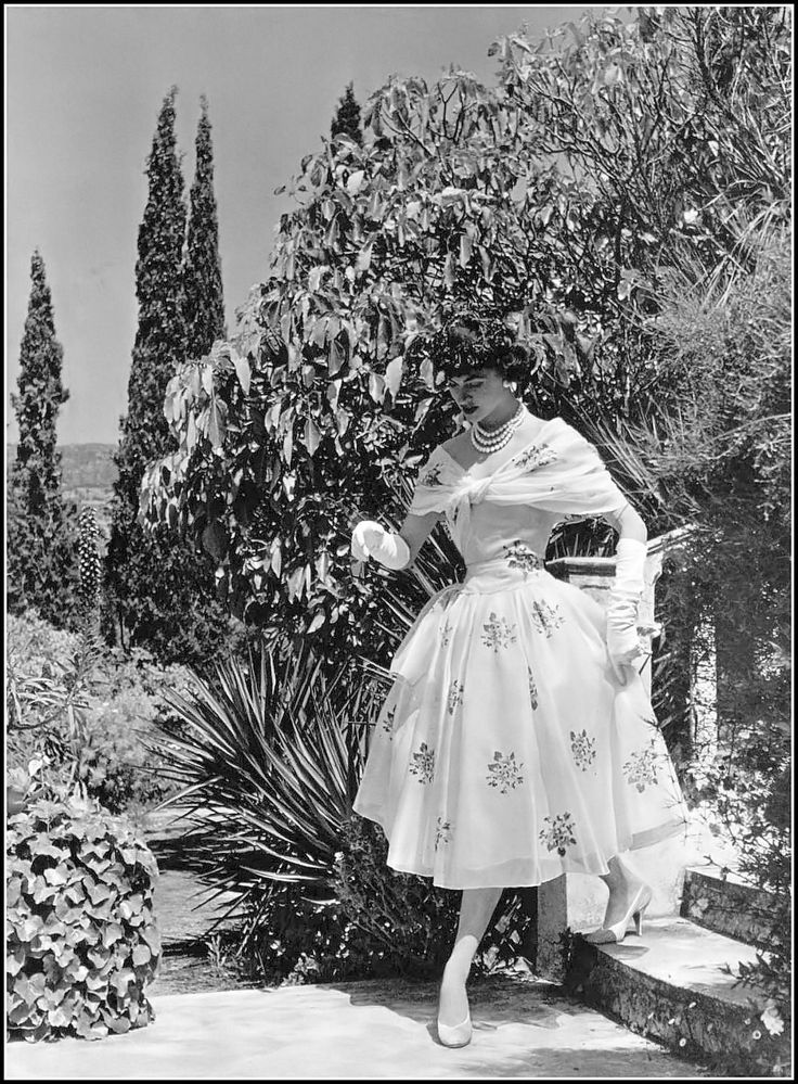 Maramamerre's tweet photo. فستان من ديور عام 1955 
💕💕 https://t.co/3hA7eBgViT