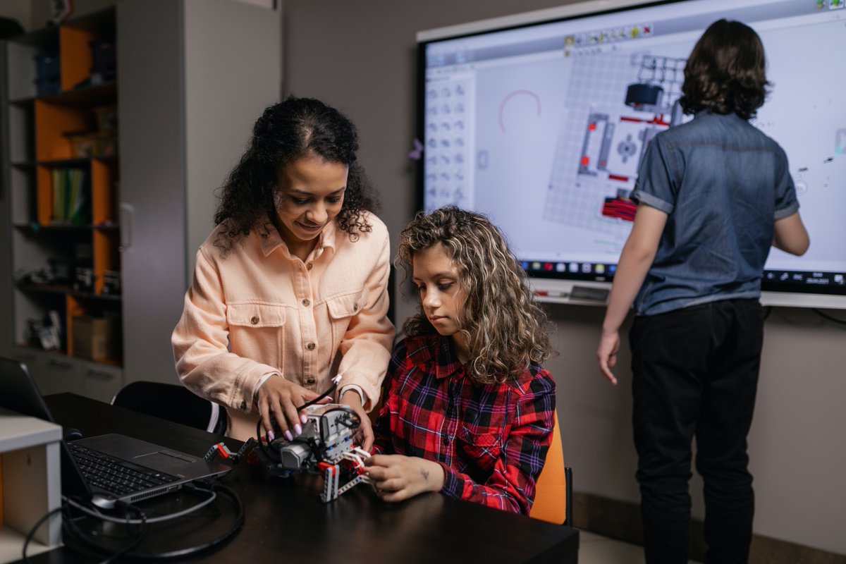 AVTEQ's tweet photo. Avteq height adjustable mounts bring lessons right to the student. 
https://t.co/6gwUeaIuCt
#educationtechnology #k12 #collaborativeclassrooms https://t.co/4fwTCu3u93
