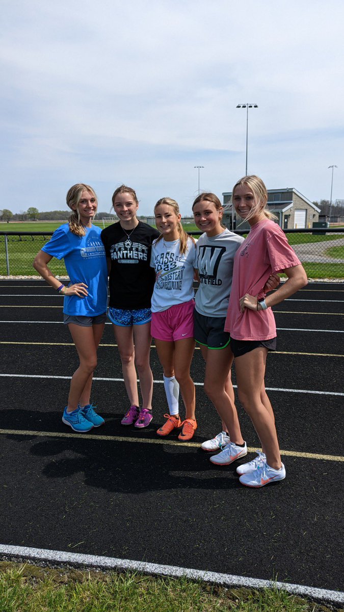 whsgirls_track's tweet photo. Ready for Howard County 😈😈 6 pm tonight @ eastern !! #toofast https://t.co/GFq3oi6kCm