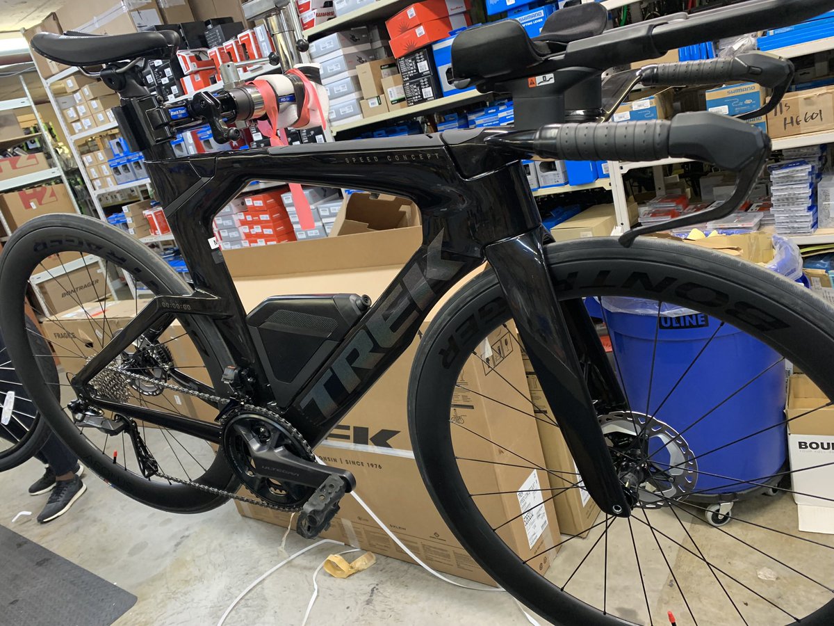 sidywhite_'s tweet photo. Man at work 🛠 #Cyclesmith 🚴🏽♂️
Finalizando essa linda TT @TrekBikes #SpeedConcept #ProjectOne
#GiroNoDSports #Giro105 #Giro2022 #AmoreInfinito #GirodItalia #MagliaRosa #Giro #GiramosJuntos #trek #trekbikes #ciclismo #cycling #bike #DSports #DSportsBR #SKYBrasil #DirecTVGo https://t.co/ZiERgZZDLR