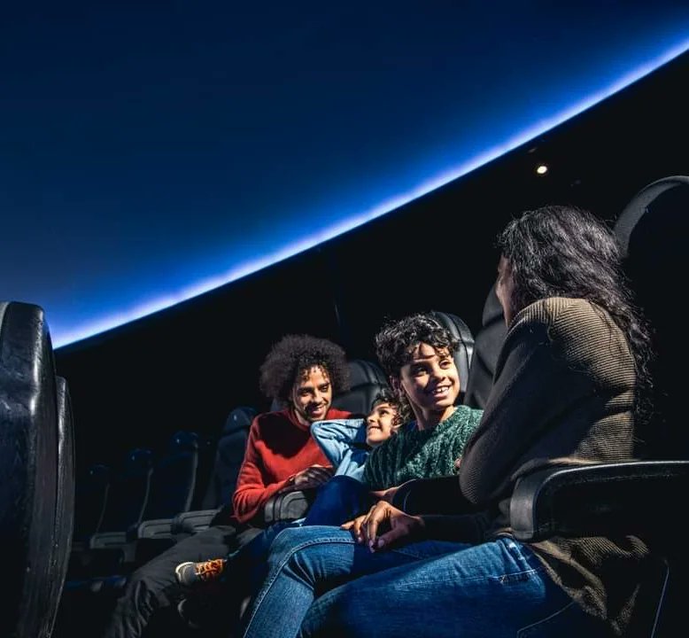 scienceatlife's tweet photo. Discover Life after dark this Saturday as part of @TheLateShows free culture crawl 🌃

Explore the science centre at twilight and take part in hands-on activities 🤩

Join us Saturday 14 May, 7pm-11pm. All free, no booking required.

Find out more ➡️ https://t.co/OXWY7TpZrB https://t.co/h3MliaqgL2
