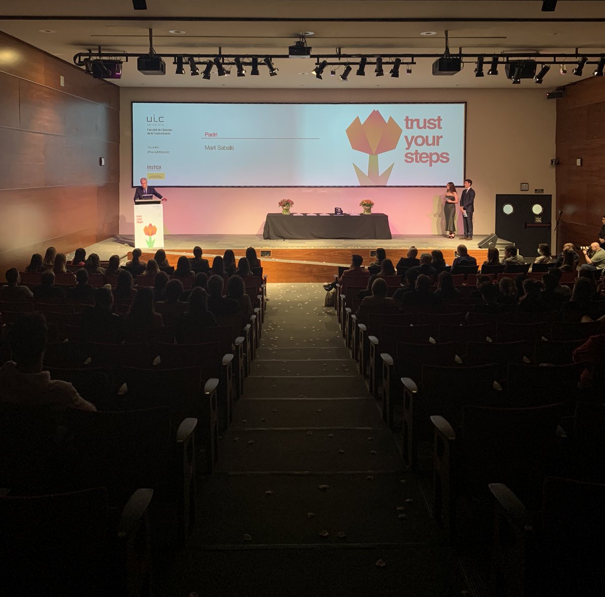 Un any més… #PremisIMMA2022 on el talent de <a href="/ComUIC/">Fac. Comunicació UIC</a> surt a l’escenari de l’Aula Magna 🚀