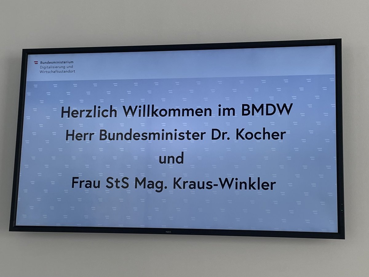MagratheanTimes's tweet photo. Vielen Dank für den sehr netten Empfang am #BMDW heute nach meiner Angelobung! Vielen, vielen Dank an Margarete Schramböck, dass ich ein sehr gut bestelltes Haus übernehmen darf. Ich freue mich auf die Zusammenarbeit mit allen MitarbeiterInnen! https://t.co/cagIX0Mbb6