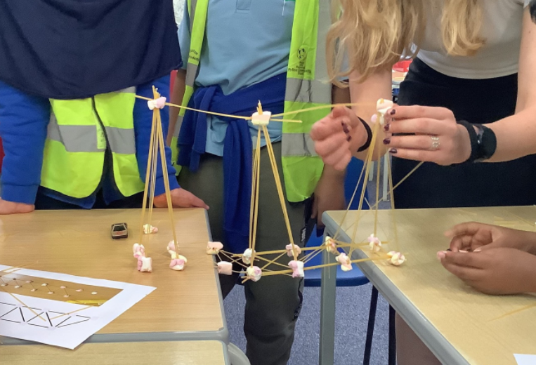 easton_academy's tweet photo. Year 5 spent the day at @IntoUniversity learning about different types of engineering
#aspirational @DBAT_UK #engineer #STEM https://t.co/ZoyolFyai2