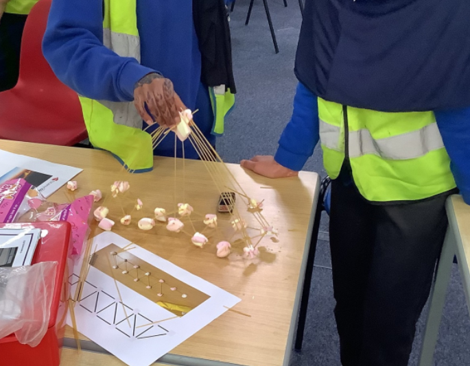 easton_academy's tweet photo. Year 5 spent the day at @IntoUniversity learning about different types of engineering
#aspirational @DBAT_UK #engineer #STEM https://t.co/ZoyolFyai2