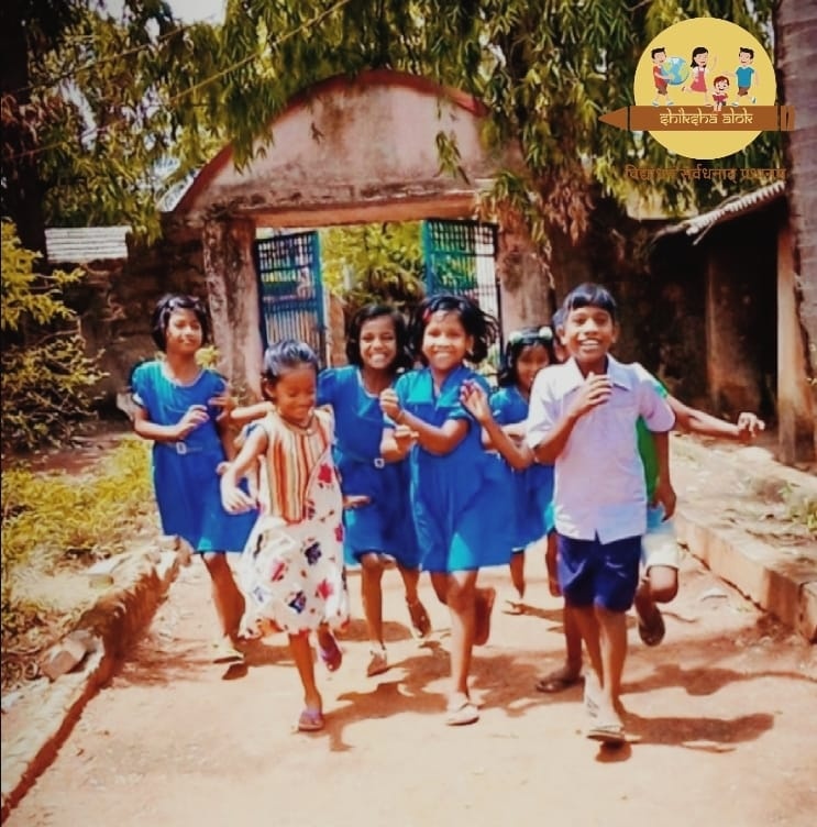 Aapkahrudananda's tweet photo. Our @shiksha_alok students MARCHING FOR A BETTER FUTURE. 💛😊
#ShikshaAlok

@CMO_Odisha @VPSecretariat @NITIAayog @globalodia @glowohelps @PradeepJenaIAS @smilefoundation @NidhiPundhir08 @INDIACSR @indiacares_2020 @Sulagna_Speaks @PraharajArun @doctorTHEdaring @drkhuntia21 https://t.co/nIcf7phKSK