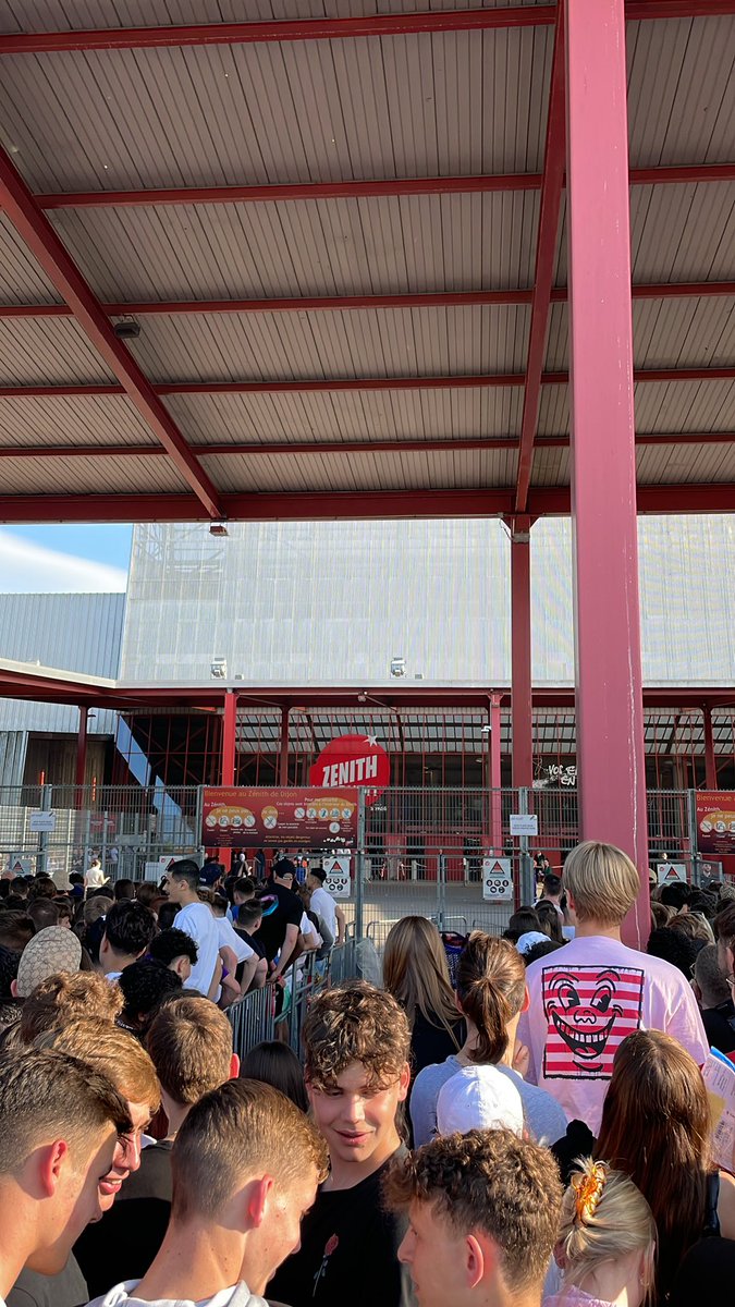 mathely_arthur's tweet photo. Trop de monde putainnnn https://t.co/aLS4NK4fVL