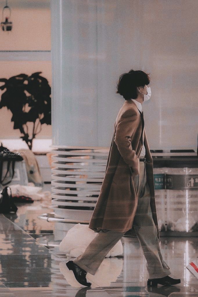 taetaev105's tweet photo. - I fell in love with him over and over again ·ᴥ·

 #KimTaehyung  #TAEHYUNG https://t.co/5XcRt9ezKY