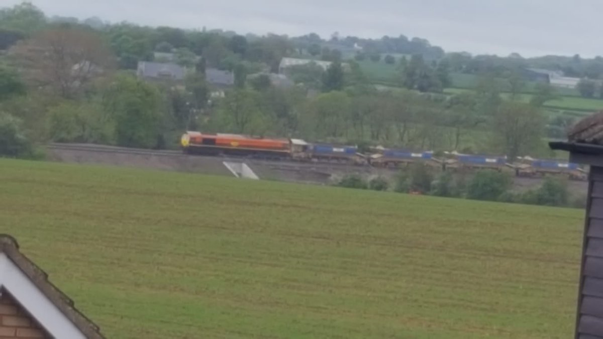 MKBRISC's tweet photo. @westbletchleypc @mkcouncil @NLPC1894 Engineering trains busy on the soon-to-be reinstated ‘university line’ by #EWR this morning 🌧 @SimonCalder https://t.co/rNjrU3h3dp