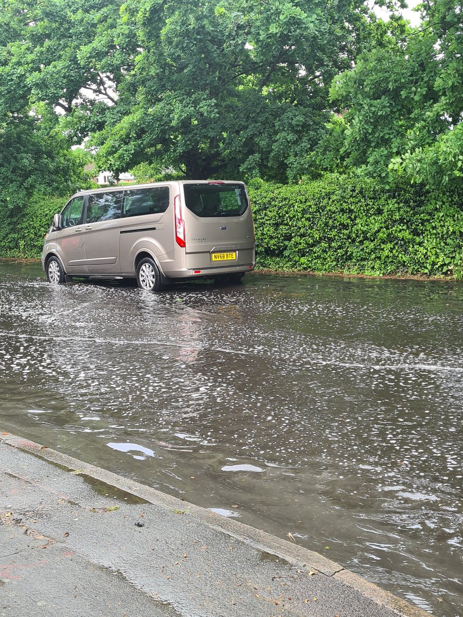 NagihanSeymour's tweet photo. Welcome to Arthur's Bridge Canal!!!! @thameswater @SurreyCouncil @wokingcouncil @JohnMorley83 could someone please take care of Arthurs Bridge Road regular flooding problem. We are really fed up! #flooding #nopavement https://t.co/MNBdS01lO9