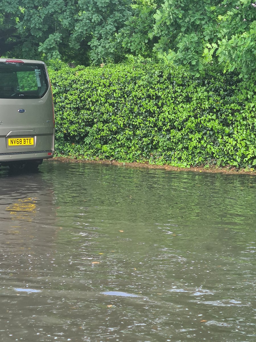 NagihanSeymour's tweet photo. Welcome to Arthur's Bridge Canal!!!! @thameswater @SurreyCouncil @wokingcouncil @JohnMorley83 could someone please take care of Arthurs Bridge Road regular flooding problem. We are really fed up! #flooding #nopavement https://t.co/MNBdS01lO9