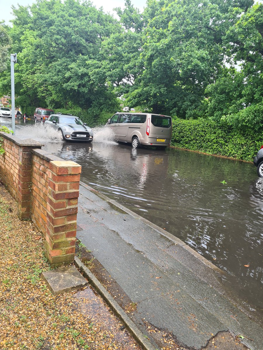 NagihanSeymour's tweet photo. Welcome to Arthur's Bridge Canal!!!! @thameswater @SurreyCouncil @wokingcouncil @JohnMorley83 could someone please take care of Arthurs Bridge Road regular flooding problem. We are really fed up! #flooding #nopavement https://t.co/MNBdS01lO9