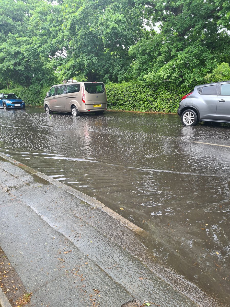 NagihanSeymour's tweet photo. Welcome to Arthur's Bridge Canal!!!! @thameswater @SurreyCouncil @wokingcouncil @JohnMorley83 could someone please take care of Arthurs Bridge Road regular flooding problem. We are really fed up! #flooding #nopavement https://t.co/MNBdS01lO9