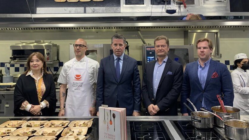 TC_ParisBE's tweet photo. Aujourd’hui, des recettes culinaires centenaires de la Turquie 🇹🇷 #Türkiye étaient au @pariscordonbleu ! Merci au @chefalironay pour la démonstration et dégustation de HünkarBeğendi, Güllaç et bien d’autres encore…

#cuisineturque #turkishcuisineweek #traditional #healthy https://t.co/9wQO6kUtSt