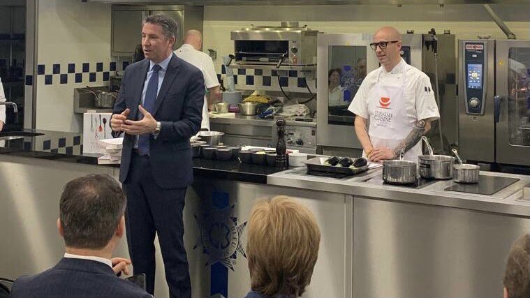 TC_ParisBE's tweet photo. Aujourd’hui, des recettes culinaires centenaires de la Turquie 🇹🇷 #Türkiye étaient au @pariscordonbleu ! Merci au @chefalironay pour la démonstration et dégustation de HünkarBeğendi, Güllaç et bien d’autres encore…

#cuisineturque #turkishcuisineweek #traditional #healthy https://t.co/9wQO6kUtSt