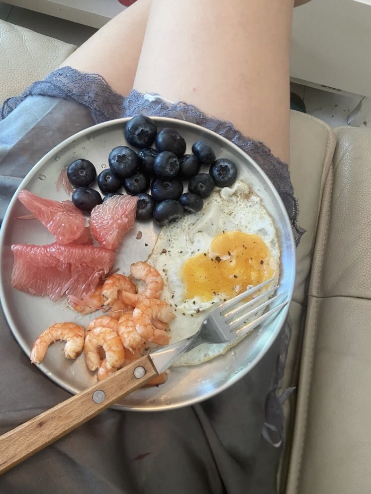你所谓的焦虑和迷茫。其实是懒、是贪得无厌、准确的来说是身体懒惰和脑子勤奋的自相矛盾……