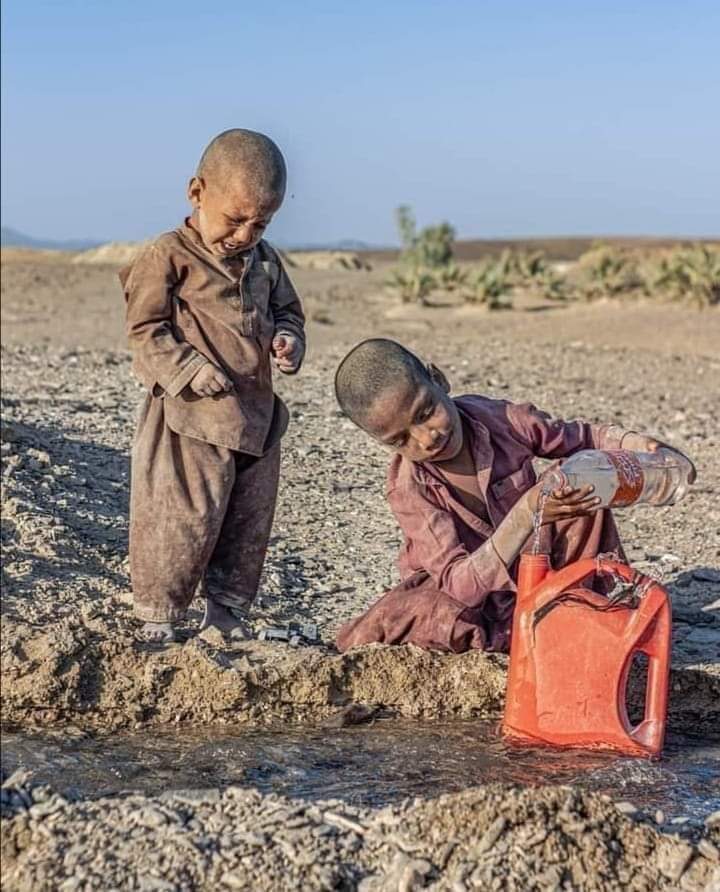 AttaRahman123's tweet photo. روحیں بتائیں گی عرش پے۔
 مردہ ضمیر ہیں فرش پے۔😢 https://t.co/2g3XrWh8lk