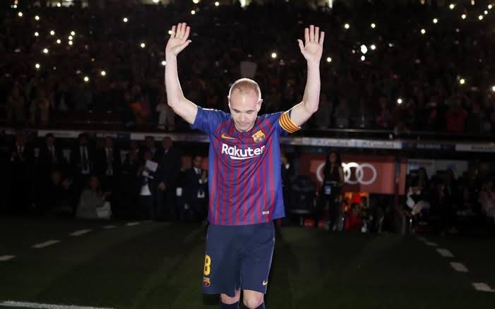 NouBarca10's tweet photo. Hoy es cumpleaños de este genio, el mejor ejemplo de lo que un futbolista debe ser, siempre profesional, siempre a la altura, siempre en mi equipo Don Andrés Iniesta ❤️💙 #InfinitIniesta ♾️
@andresiniesta8 https://t.co/Pxcj0EVzhu
