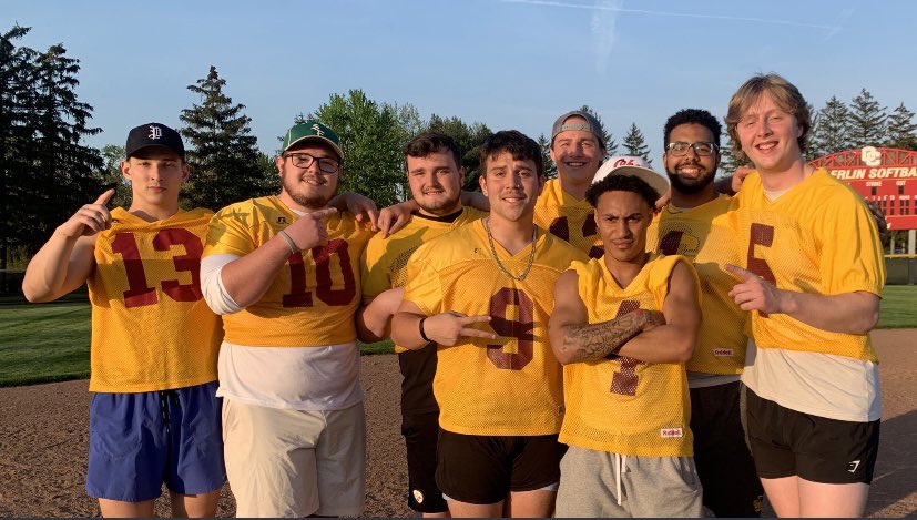 Yeo_Football's tweet photo. TEAM ELECTRIC!!!
2022 Spring Challenge winners!

Captain &amp; GM Matt Siff is etched in Oberlin College Football history and lore!  Epic comeback

#OurTimeOurChase https://t.co/353OxdjkYK