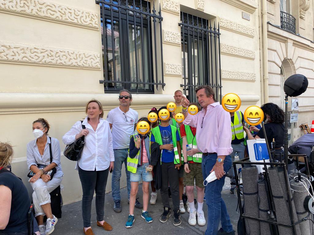 emmadauvergne's tweet photo. 🎥🍿Heureuse d’avoir assisté aux coulisses de la série #TheNewLook avec les #centresdeloisirs #Duquesne et #Chomel
😊 Merci à la @MissionCinema et à #BloomProductions pour leur accueil chaleureux. Rdv demain avec l’école #LaMottePicquet ! @mairie7 @datirachida https://t.co/Y7ph8bHYk8