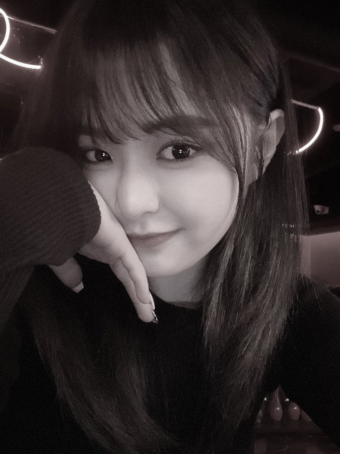 PortaIEU's tweet photo. [📸] 10.04.22 - Atualização da E:U no Fancafe.

“Uma selfie em preto e branco com sentimentos de manhã cedo…⭐️” https://t.co/PyJojzjY0C