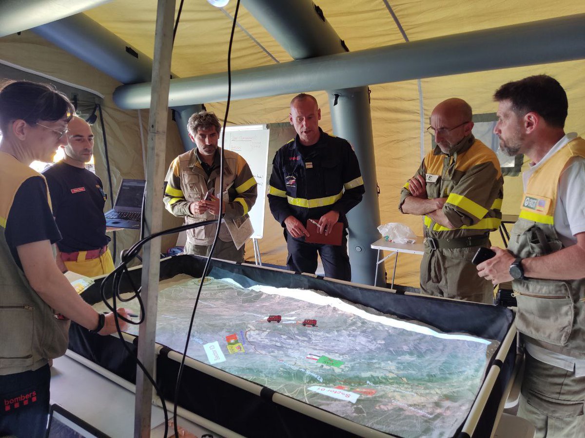 jcaamano_'s tweet photo. #SimulacroModexLeon / Module exercise. Ejercicio que simula una emergencia internacional por IF donde intervienen equipos de respuesta de distintos países Europeos. Nuestro trabajo como Equipo #FAST es facilitar la integración de estos equipos al escenario de las operaciones. https://t.co/KaSaSEX2qT