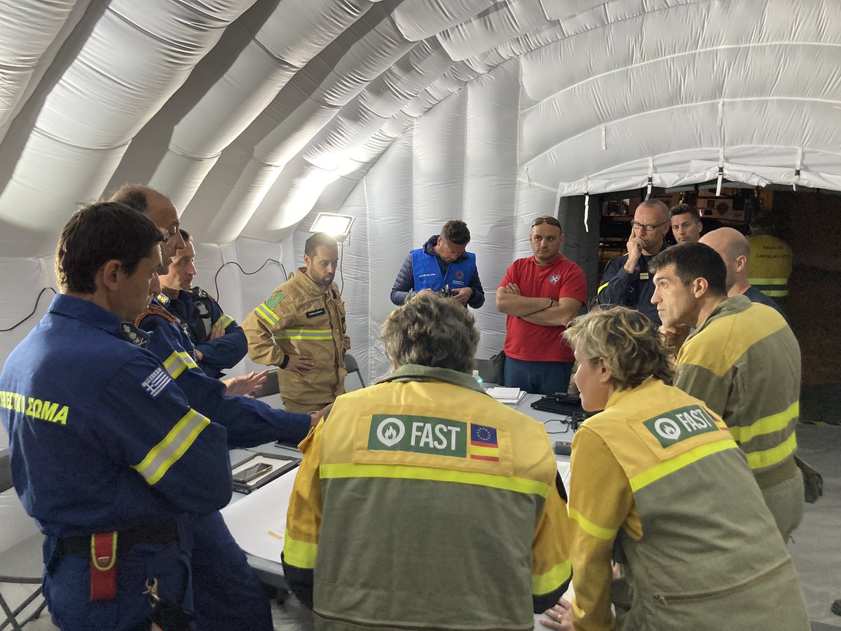 jcaamano_'s tweet photo. #SimulacroModexLeon / Module exercise. Ejercicio que simula una emergencia internacional por IF donde intervienen equipos de respuesta de distintos países Europeos. Nuestro trabajo como Equipo #FAST es facilitar la integración de estos equipos al escenario de las operaciones. https://t.co/KaSaSEX2qT