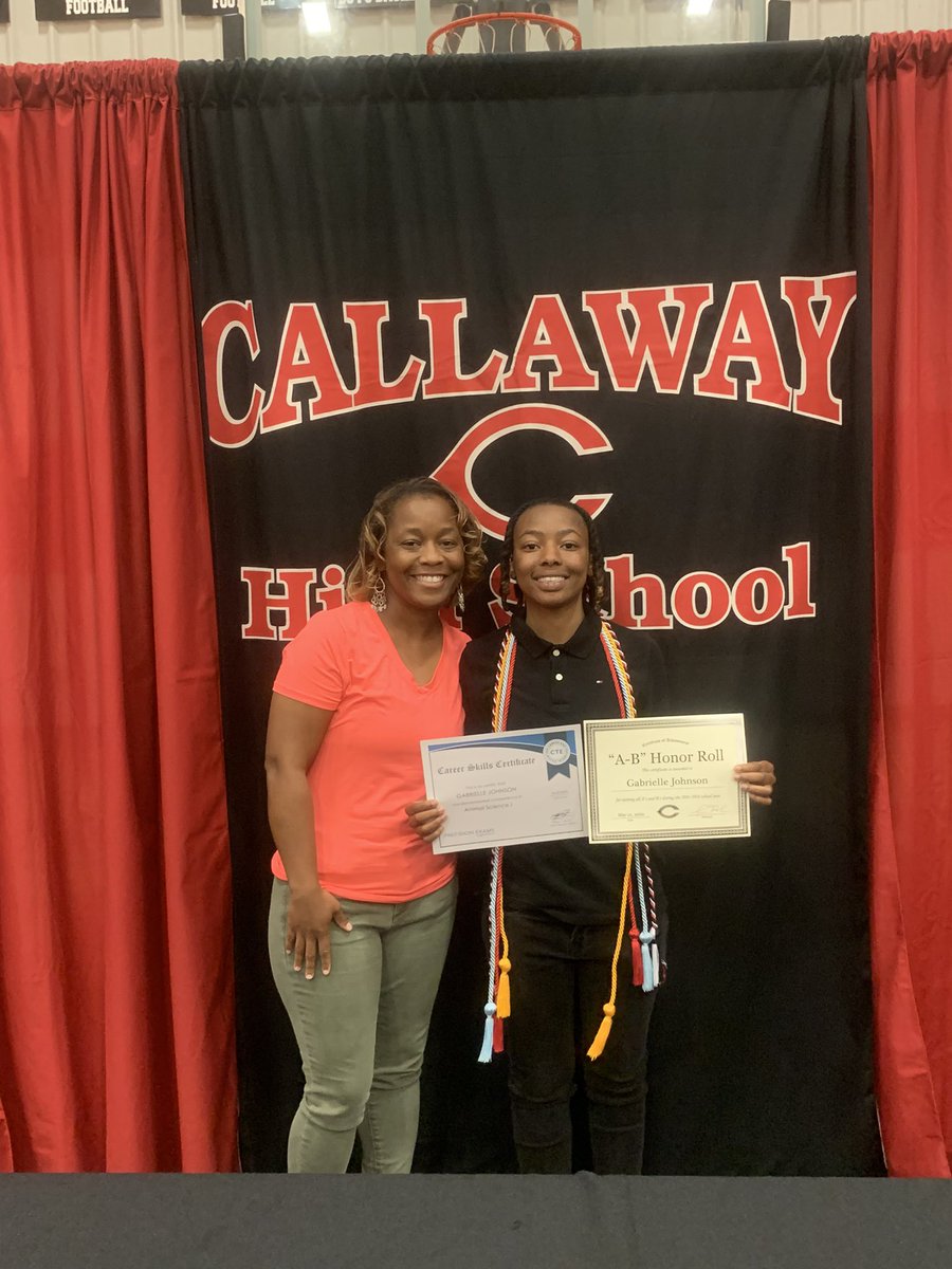 CoachMeeka's tweet photo. Honors Nite 22 Karla Almost Outta Therrr🥰💖💕@gabbykjohnson2   #CHS #CAVS https://t.co/yvFWMZN7Zq