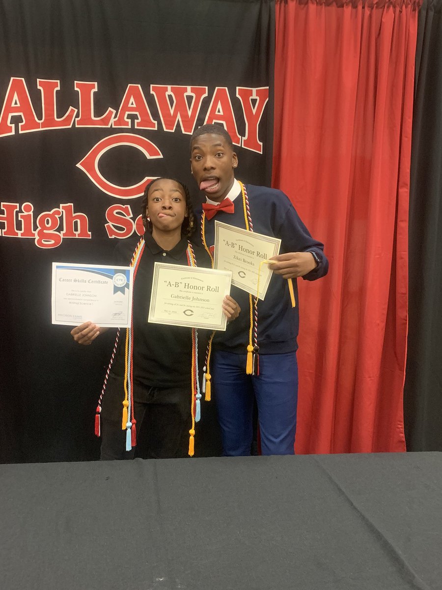 CoachMeeka's tweet photo. Honors Nite 22 Karla Almost Outta Therrr🥰💖💕@gabbykjohnson2   #CHS #CAVS https://t.co/yvFWMZN7Zq