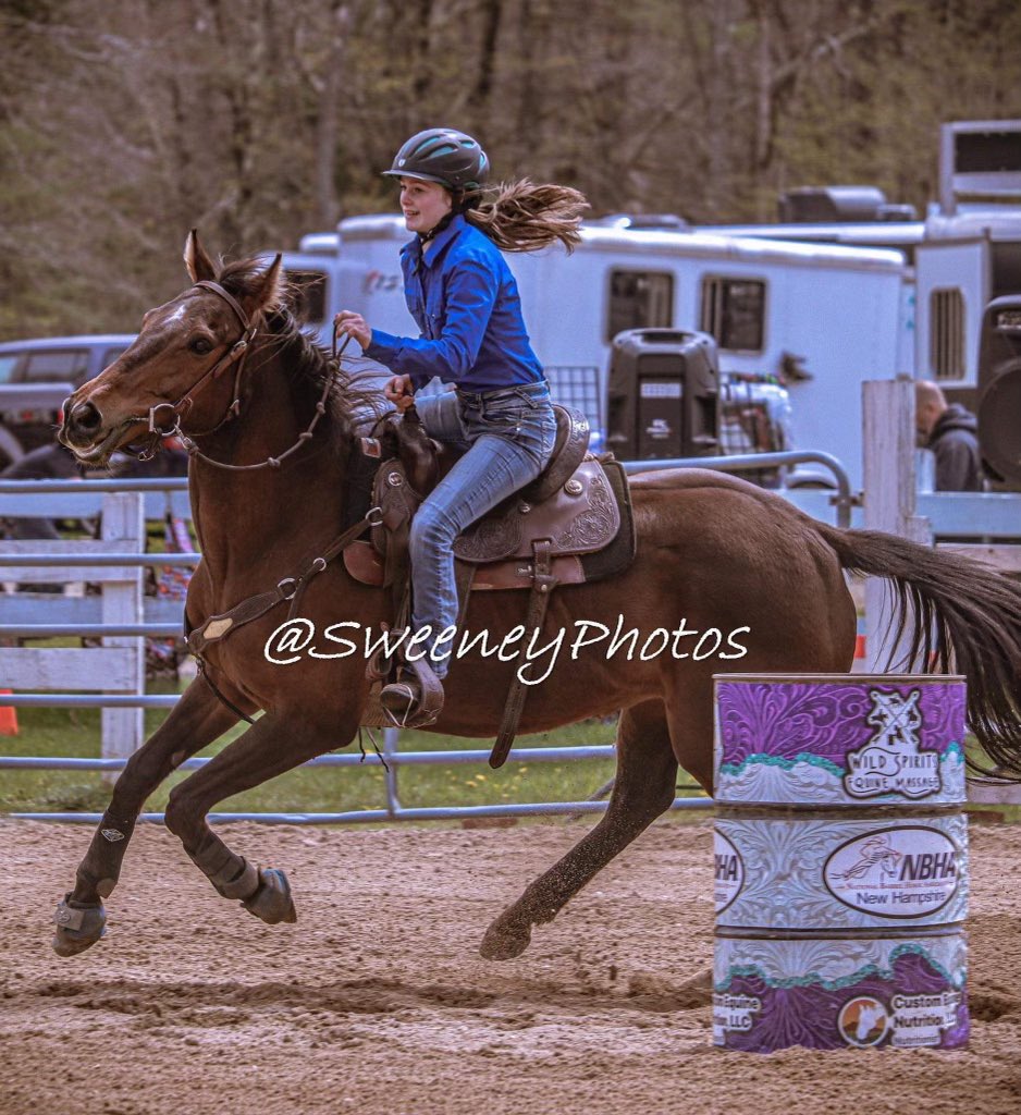 racingforhome's tweet photo. How about some happy news! Remember Burning Bluegrass-Sipp mare we pulled from kill pen? Here she is with her girl at a barrel run this weekend💗why we do what we do! Happy is an understatement @OttbsRock #OTTB #AddictedToRehab #HappilyEverAfter https://t.co/znf53iaAmz