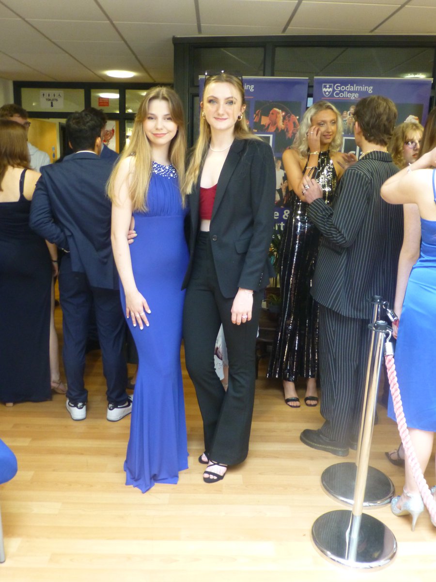 ClassAction01's tweet image. Was such a privilege to share the space with these wonderful human beings - saying good bye to our Year 13 practitioners #classac #madeingodalming @GodalmingColl