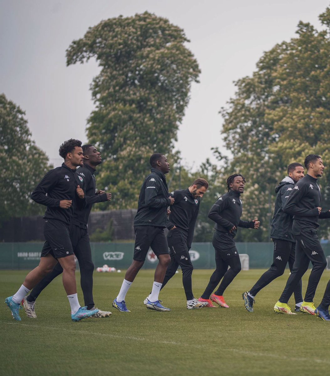 joelngoya_'s tweet photo. Ça bosse…

#RedstarFC https://t.co/XNfqzLaD4S