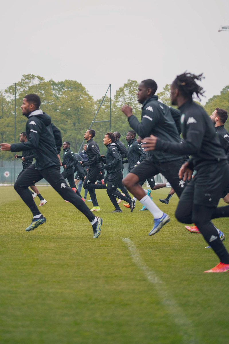 joelngoya_'s tweet photo. Ça bosse…

#RedstarFC https://t.co/XNfqzLaD4S
