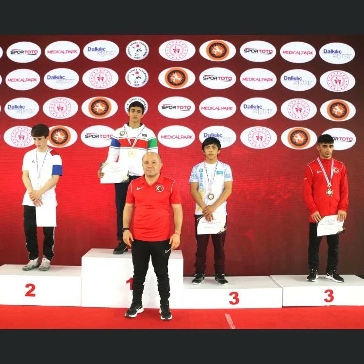 Bu gururu bize yaşatan öğrencimiz BURAK YALÇIN 'a Avrupa Şampiyonasında başarılar dileriz. 

#güreş #millitakım #gurur #şampiyon 
#BURAKYALÇIN🇹🇷 
#ŞEHİTHÜSEYİNAKYÜZMTAL🇹🇷 

@bursailmem @serkangur_bursa <a href="/niluferilcemem/">Nilüfer İlçe MEM</a> @SelamiAHN5 <a href="/meco_xxl/">meco_xxl</a> <a href="/GSB_Bursa/">Bursa Gençlik ve Spor İl Müdürlüğü</a> <a href="/bursabuyuksehir/">Bursa Büyükşehir Belediyesi</a> <a href="/HakanBabac/">Hakan Babaç</a>