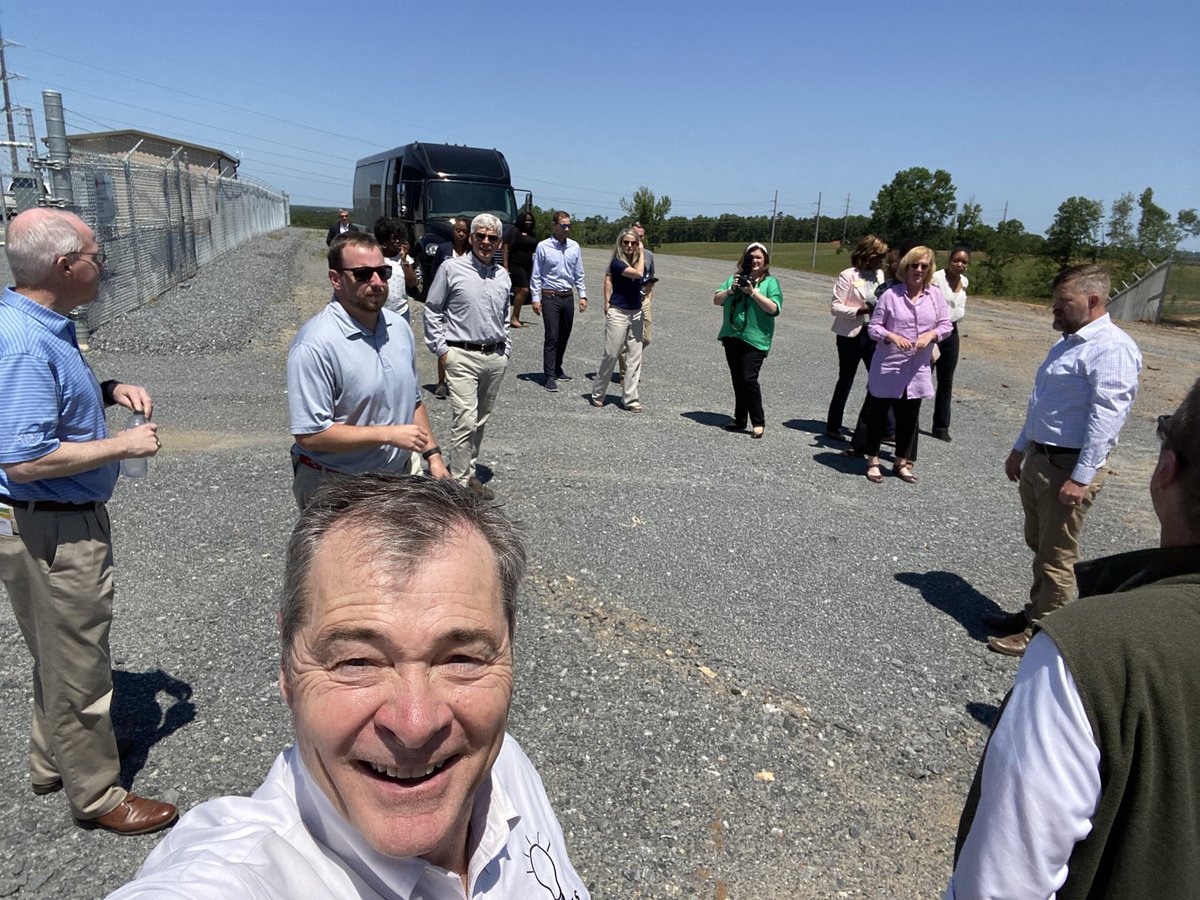timechols's tweet photo. Our tour group at the #Houstonsolar array. Kudos to @GreenPowerEMC for having the most visible solar array in Georgia. @GASolar @SiliconRanchCo https://t.co/cwxpQJtOt6