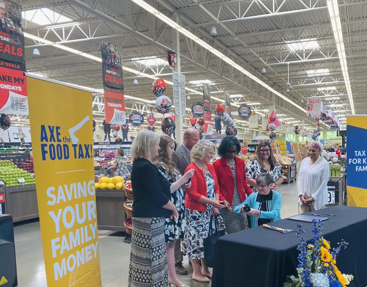 GovLauraKelly's tweet image. Today we axed the food tax in Kansas. This is a huge win for our state and, once fully implemented, will save Kansas families hundreds of dollars a year.🪓