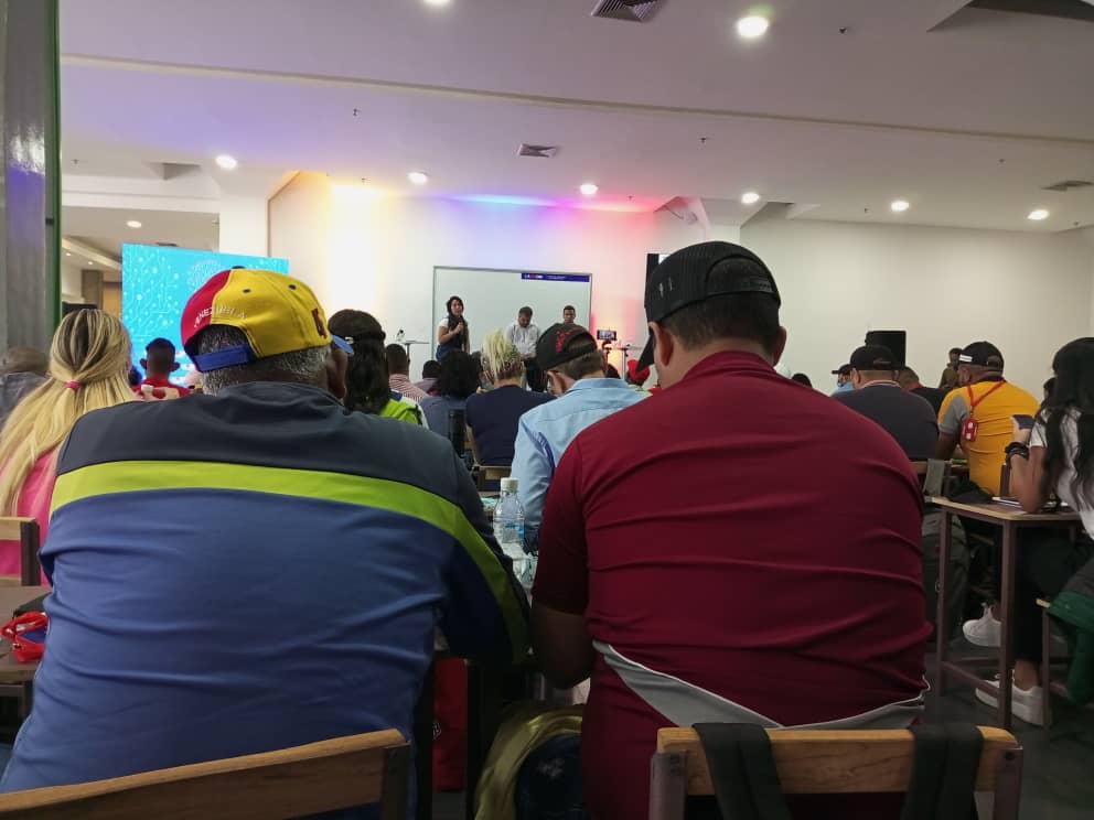 "Una de las tareas de nosotros como comunicadores, es hacer entender a nuestra dirigencia que el mensaje debe ser perdurable en el tiempo, que está es la comunicación del futuro", explica el profesor Alfredo Moreno.

#LaUicomEnAcción 
#ProducirEsIndependencia