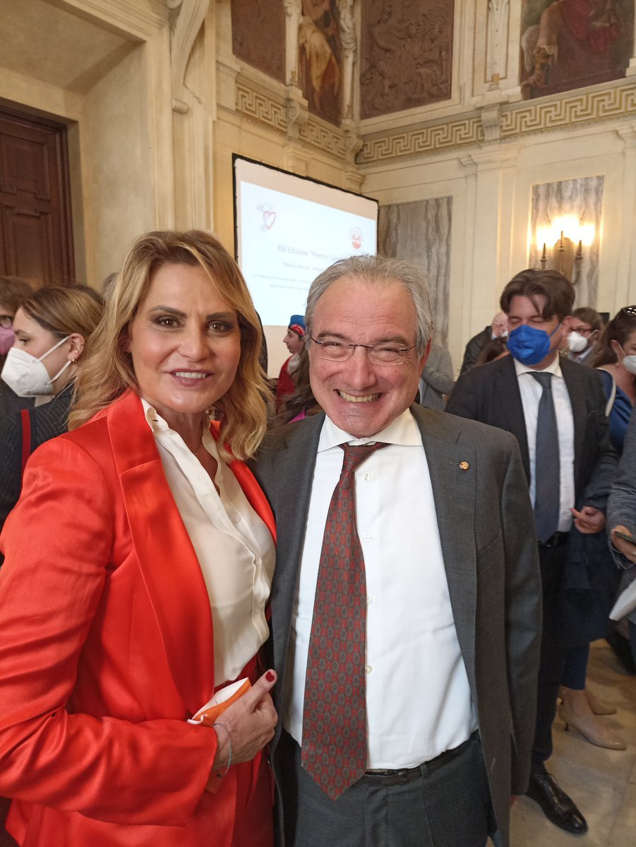 asilo_mariuccia's tweet photo. Grazie anche a Simona Ventura per la disponibilità, l'affetto e la #simpatia dimostrata nei confronti della nostra fondazione. #grazie #simonaventura 
@demilato0  Camillo de Milato Premio Campione 2022 con @CityAngelsItaly https://t.co/cXjRuW9J8a